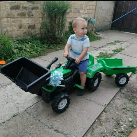 Traktor sa kašikom i prikolicom