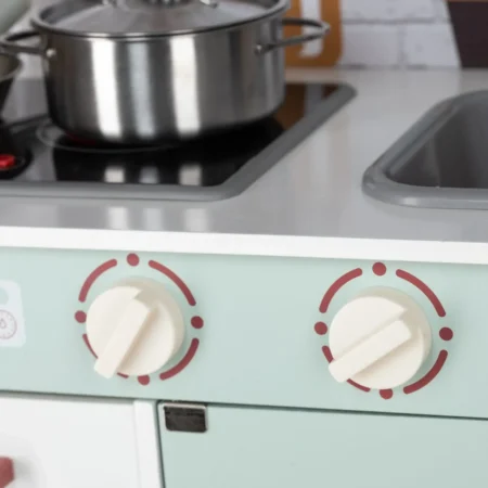 Drvena kuhinja sa svetlom i zvukom