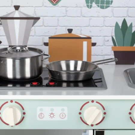 Drvena kuhinja sa svetlom i zvukom