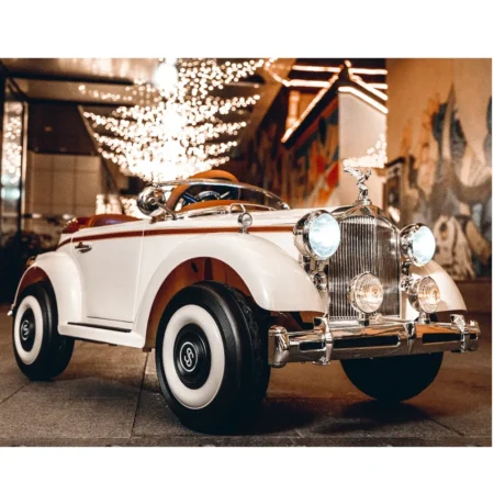 Retro RR dečji auto — hromirana maska, figura na haubi i bordo enterijer